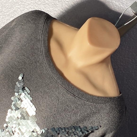 SEVEN7 - sweater: gray rayon / poly l/s w large silver sequin star - L - Picture 10 of 16